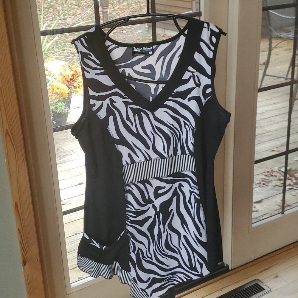 Tango Mango Zebra Print Sleeveless Tunic Top Black White V-Neck XL Side Pocket